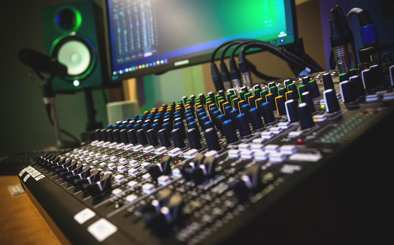 オーディオミキサー
